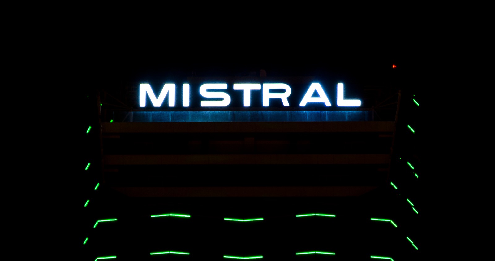 Reklamda Sadelik Sanatı: Minimal Tasarımla Maksimum Etki